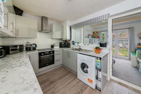 2 bedroom terraced house for sale, Winchelsea Close, Banbury OX16 1XQ