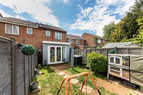 2 bedroom terraced house for sale, Winchelsea Close, Banbury OX16 1XQ
