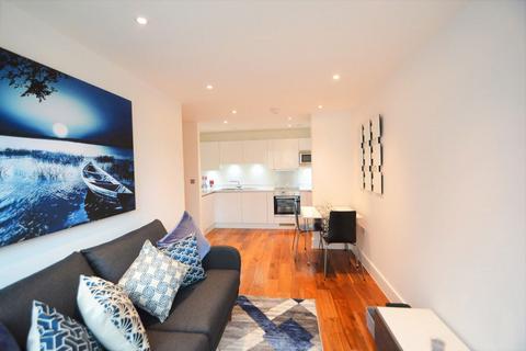 1 bedroom flat to rent, Interior Designed 1 bed, just off the Broadway