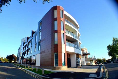 1 bedroom flat to rent, Interior Designed 1 bed, just off the Broadway