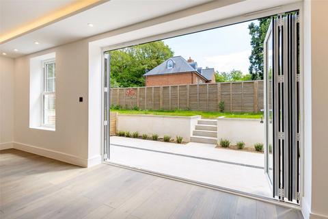 3 bedroom apartment for sale, Green Lane, Cobham, Surrey, KT11