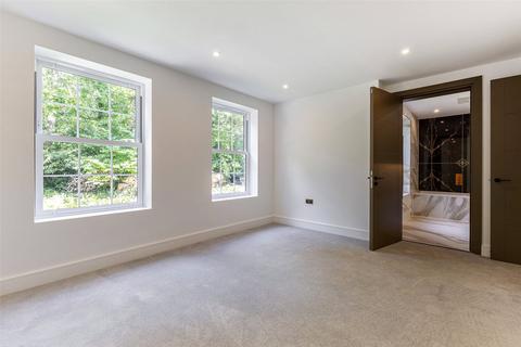 3 bedroom apartment for sale, Green Lane, Cobham, Surrey, KT11