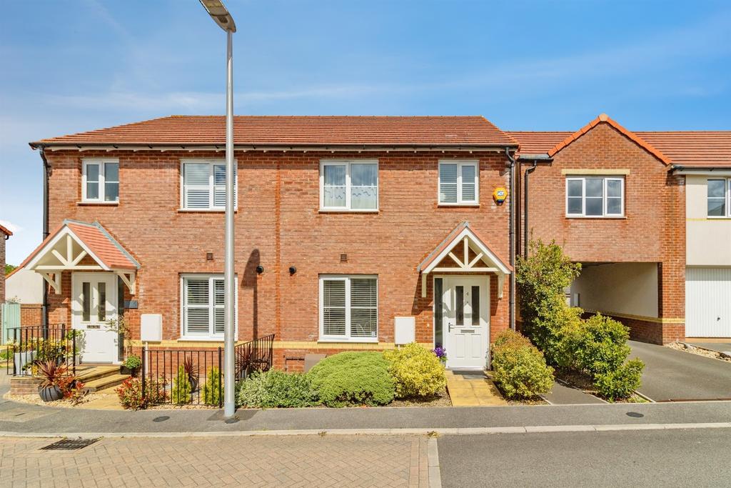 3 bedroom semi-detached house for sale