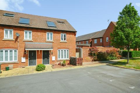 3 bedroom end of terrace house for sale, Greenfinch Road, Didcot