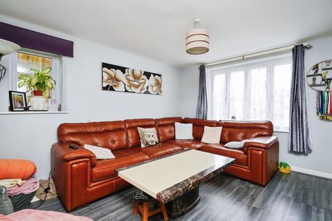 3 bedroom end of terrace house for sale, Greenfinch Road, Didcot