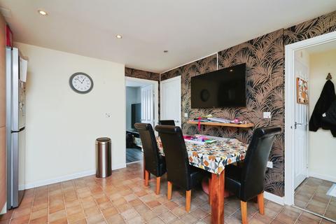 3 bedroom end of terrace house for sale, Greenfinch Road, Didcot
