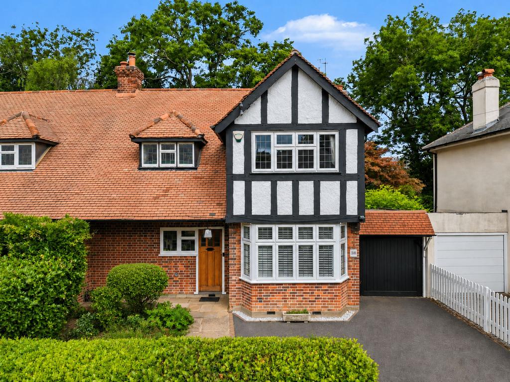 Detached house exterior, driveway, garage