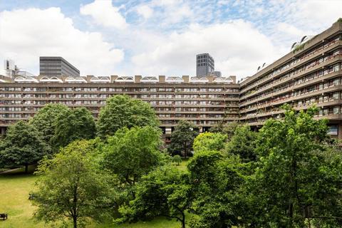 Studio to rent, Thomas More House, London EC2Y