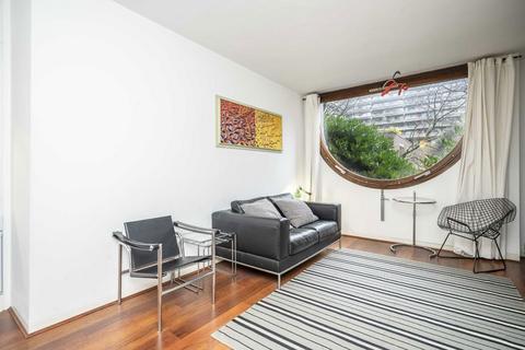 Studio to rent, Thomas More House, London EC2Y