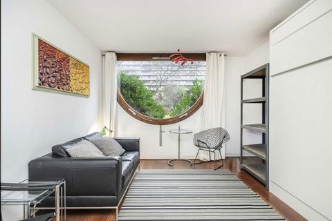 Studio to rent, Thomas More House, London EC2Y