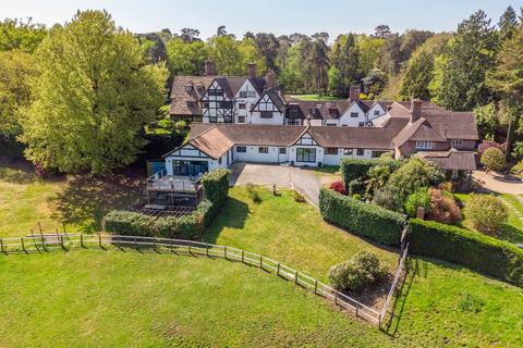 4 bedroom equestrian property for sale, Hay Lane, Fulmer SL3