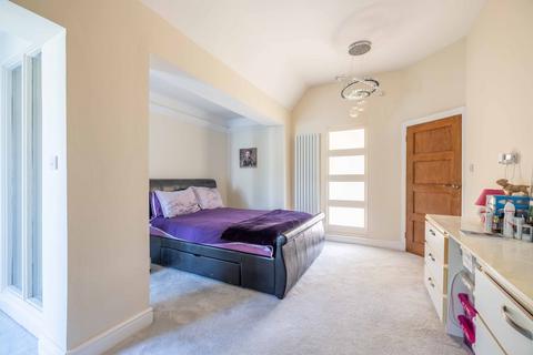 4 bedroom equestrian property for sale, Hay Lane, Fulmer SL3