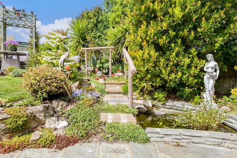2 bedroom detached bungalow for sale, Seacroft Road, Broadstairs CT10