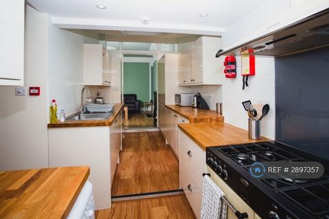 1 bedroom in a house share to rent, Festing Grove, Portsmouth, PO4