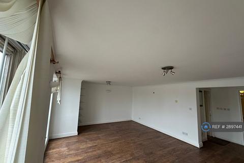 2 bedroom flat to rent, Blenheim Court, London, SE16