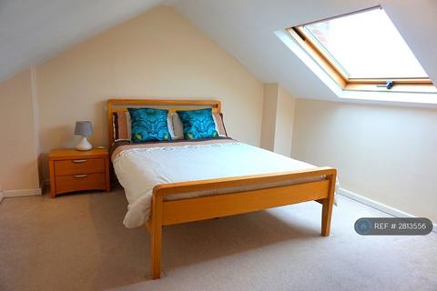 3 bedroom terraced house to rent, Pell Street, Reading, RG1