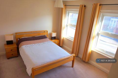 3 bedroom terraced house to rent, Pell Street, Reading, RG1