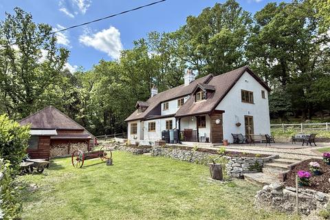 4 bedroom detached house for sale, Linslade Cottage, Linford, BH24 3HY