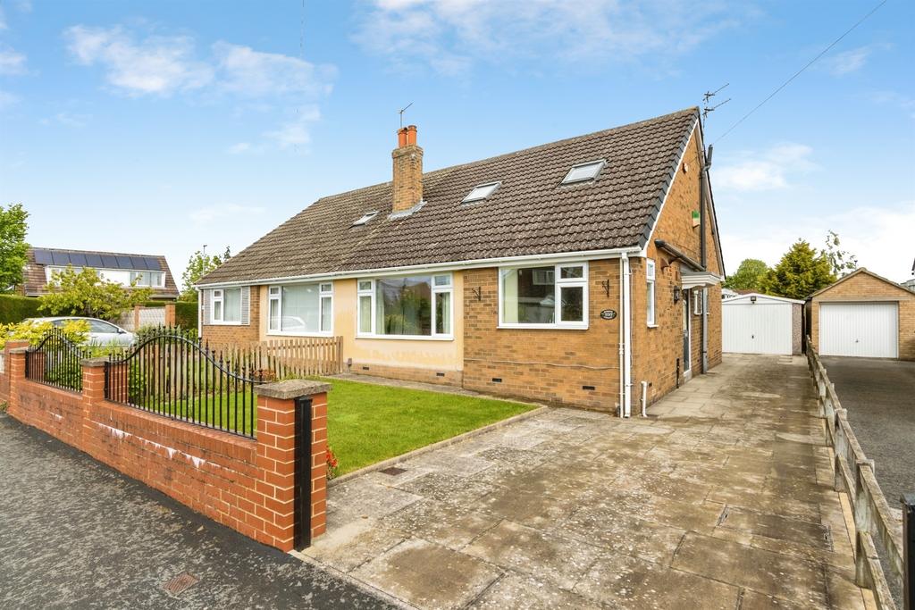 4 bedroom semi-detached house for sale