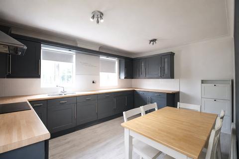 3 bedroom terraced house to rent, Oakdene Road, Pitsea, Basildon, SS13
