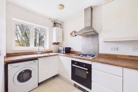 2 bedroom flat for sale, Centrifuge Way, Farnborough, Hampshire, GU14
