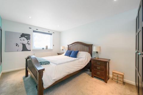 Rowlands Close, Mill Hill, London, NW7