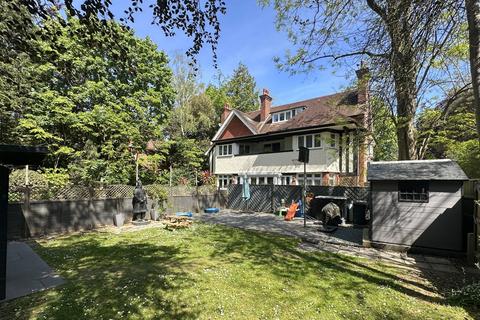 3 bedroom flat for sale