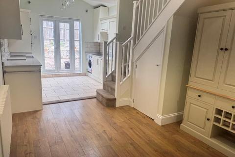 2 bedroom terraced house to rent, Park Road, Herts SG12