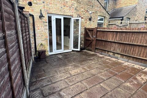 2 bedroom terraced house to rent, Park Road, Herts SG12