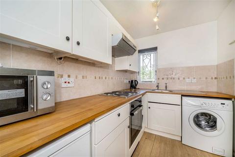 Studio for sale, Chaucer Drive, London SE1