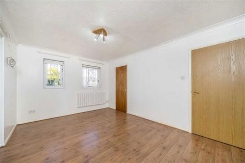 Studio for sale, Chaucer Drive, London SE1