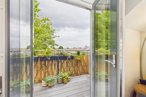 2 bedroom apartment for sale, East Molesey