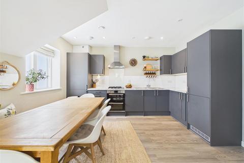 2 bedroom apartment for sale, East Molesey