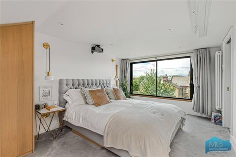 4 bedroom terraced house for sale, Northcott Avenue, London, N22