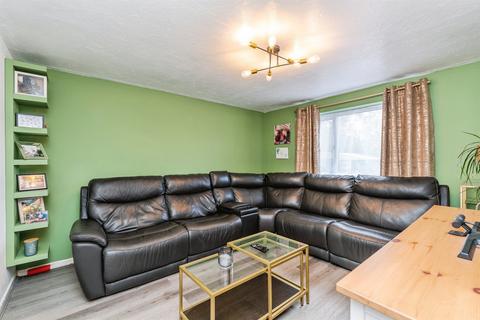 4 bedroom end of terrace house for sale, Denny Close, Fawley, SOUTHAMPTON