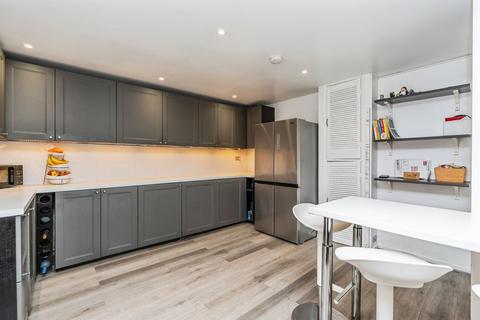 4 bedroom end of terrace house for sale, Denny Close, Fawley, SOUTHAMPTON