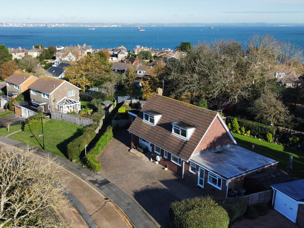 Solent View Road, Seaview, PO34 5 bed detached house for sale - £650,000