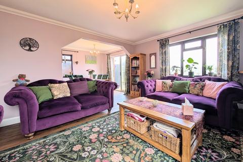 4 bedroom detached house for sale, Whitepit Lane, Newport, PO30