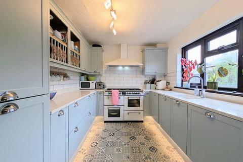 4 bedroom detached house for sale, Whitepit Lane, Newport, PO30