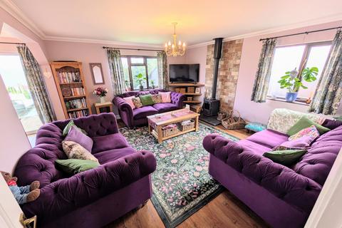 4 bedroom detached house for sale, Whitepit Lane, Newport, PO30