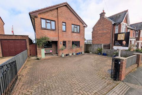 4 bedroom detached house for sale, Whitepit Lane, Newport, PO30