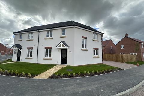 3 bedroom semi-detached house to rent, Twizel Crescent, Manthorpe, Grantham