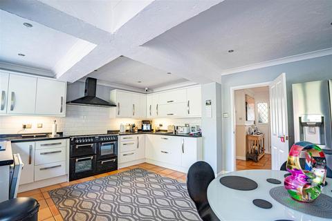 4 bedroom semi-detached house for sale, Fernside Avenue, St. Leonards-On-Sea