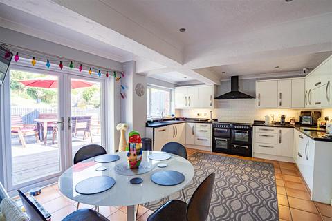 4 bedroom semi-detached house for sale, Fernside Avenue, St. Leonards-On-Sea