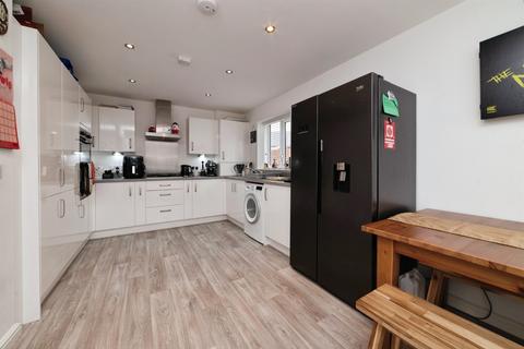 4 bedroom detached house for sale, Finchley Close, Hull