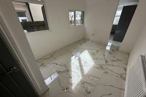 6 bedroom terraced house to rent, Lisvane Street, CF24 4LH