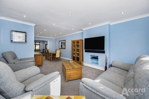 4 bedroom semi-detached house for sale, Esk Way, Romford, RM1