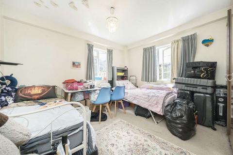 2 bedroom flat to rent, Chiswick Village, London W4