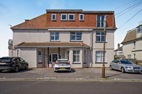 Flat - Southern Road, Bournemouth, BH6