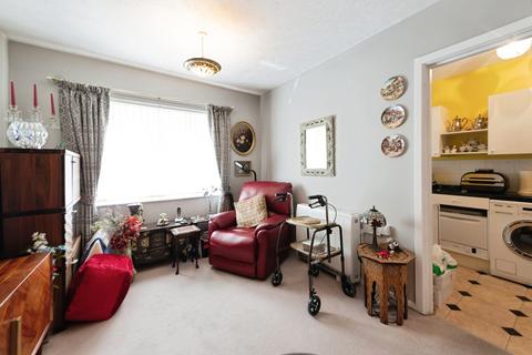1 bedroom flat for sale, Wide Lane, Southampton, Hampshire, SO18